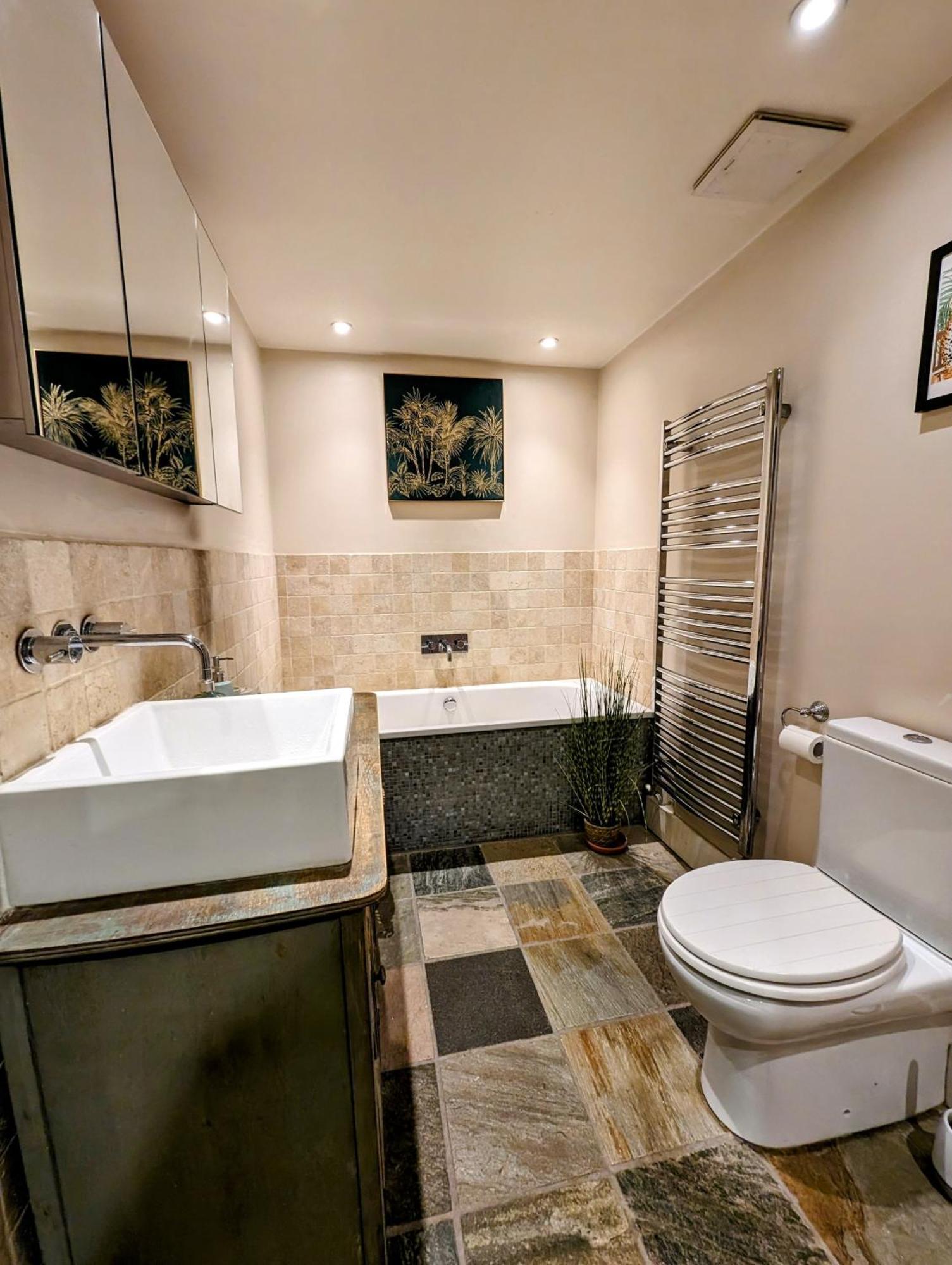 Modern Well Presented Apartment With Garden Лондон Екстер'єр фото